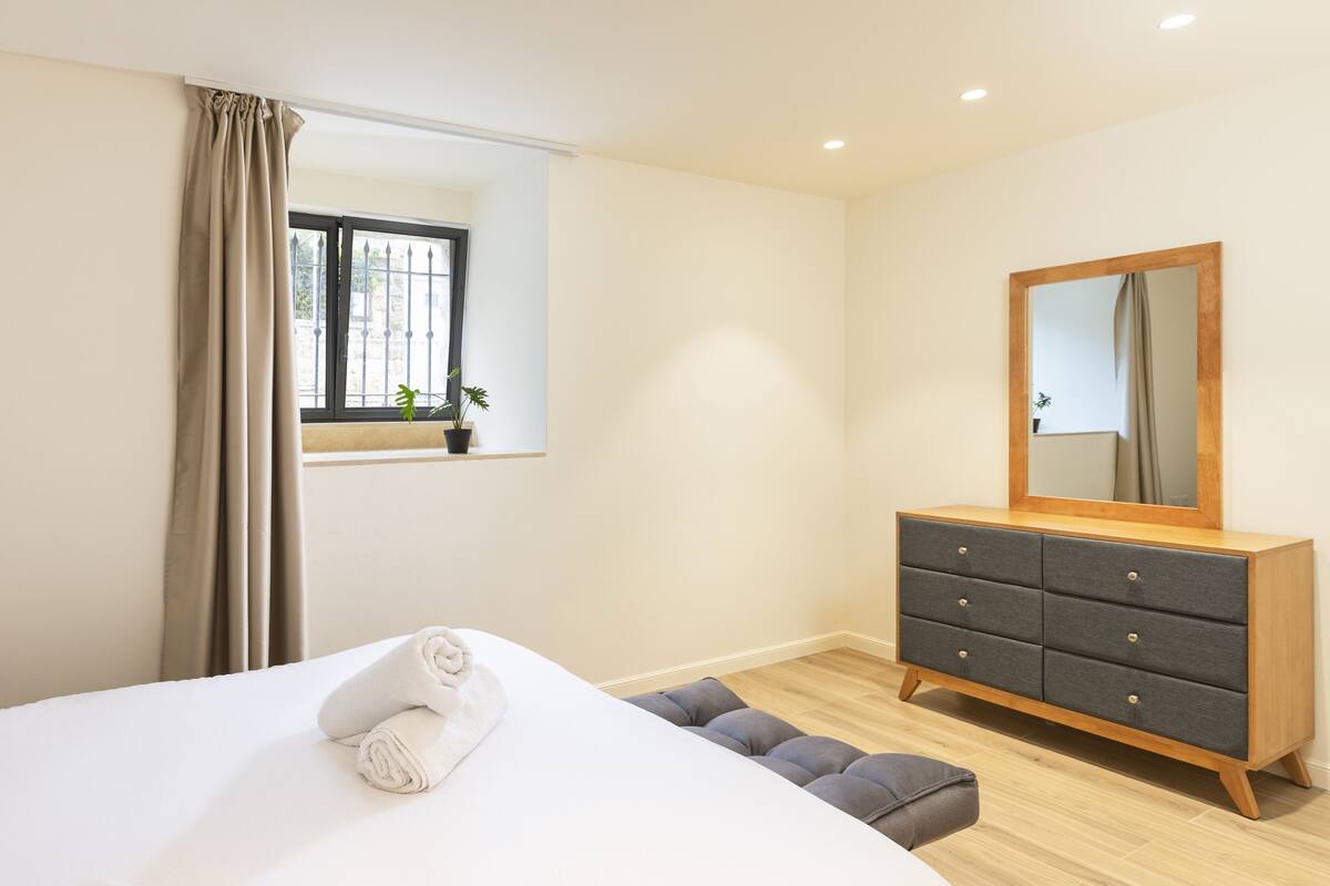 2 bedrooms, desk, iron/ironing board, free WiFi