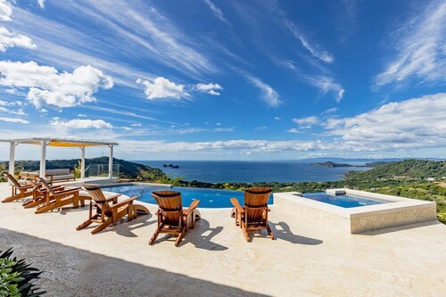 Fabulous custom Ocean View home overlooking Playa Hermosa