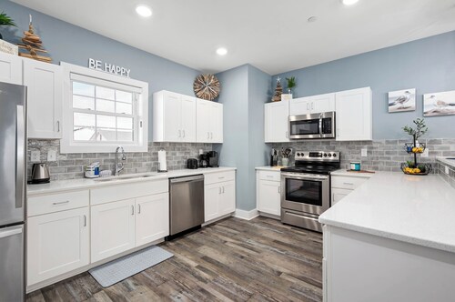 Beach Paradise X-NEW, Luxury Townhouse with POOL, Garage !!PRIME BOARDWALK!!