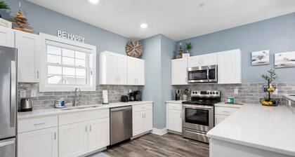 Beach Paradise X-NEW, Luxury Townhouse with POOL, Garage !!PRIME BOARDWALK!!