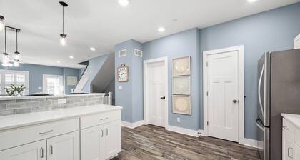 Beach Paradise X-NEW, Luxury Townhouse with POOL, Garage !!PRIME BOARDWALK!!