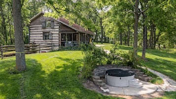 Tina de hidromasaje al aire libre