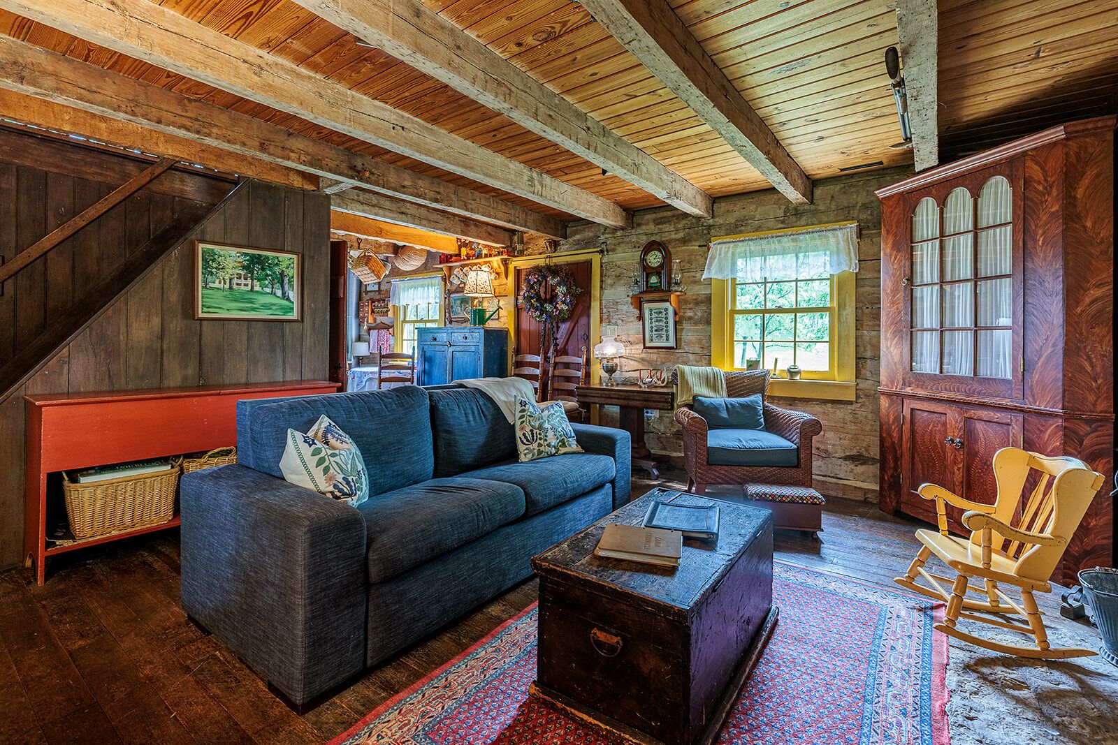 Smart TV, fireplace, DVD player, books