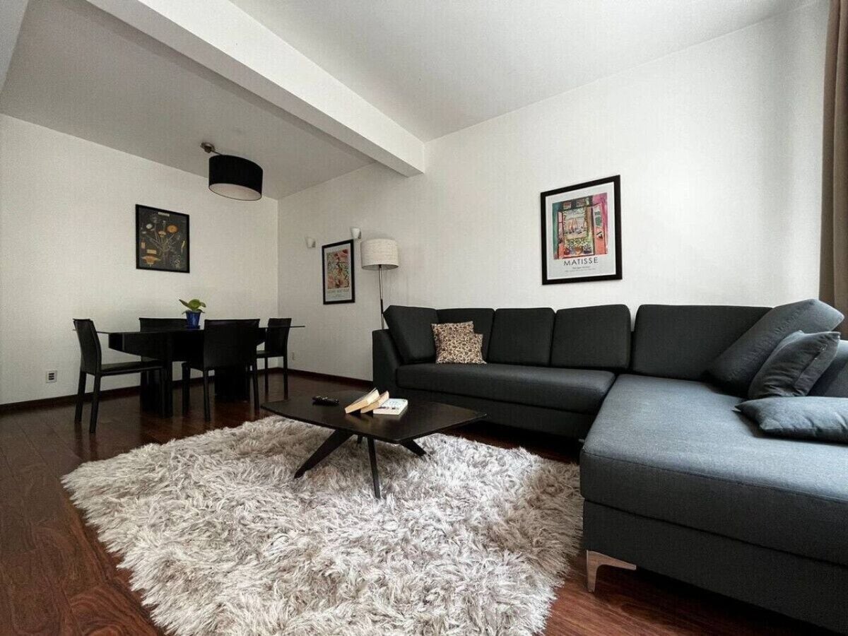 Smart TV, computer monitors