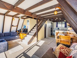 TV, DVD player - A-Frame of Mind – Ohakune Holiday Home (Ohakune)