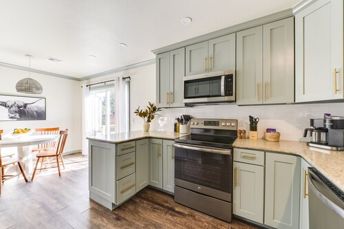 Cozy 3 bed/2 bath Cottage Near Nichols Hills