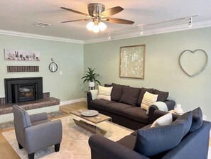 Smart TV, fireplace, stereo