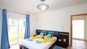 3 slaapkamers, een strijkplank/strijkijzer, gratis wifi, beddengoed