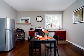 Fridge, microwave, oven, stovetop - All the Views: A Private BnB with VIEWS (Happy Valley)