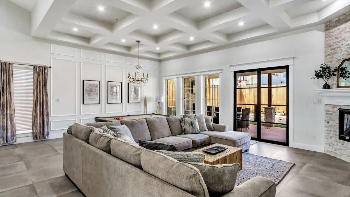 Smart-TV, peis, TV-spill og kontorer