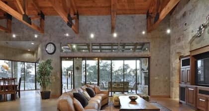 Lake Travis Waterfront, Pool, Pool Table, Shuffleboard, Great Views, Ping Pong