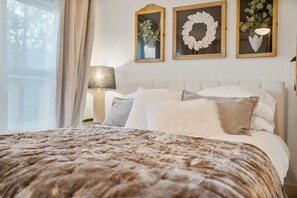 3 bedrooms, desk, iron/ironing board, travel cot