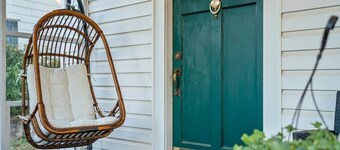 Walk to Cherry St, Utica Sq, pets & hot tub!