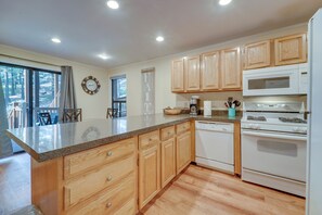 Fridge, microwave, stovetop, dishwasher - < 3 Mi to Lake Tahoe: Incline Village Condo! (Incline Village)