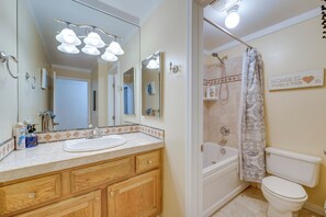 Kostenlose Toilettenartikel, Haartrockner, Handtücher