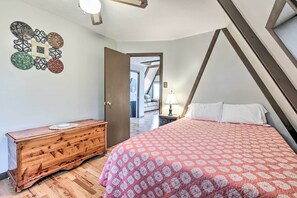 2 bedrooms, travel cot, WiFi, bed sheets