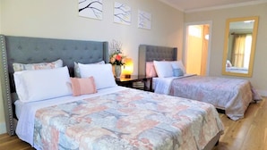 3 bedrooms, iron/ironing board, free WiFi, bed sheets - Bungalow at the Bayou close to downtown and bases (Pensacola)