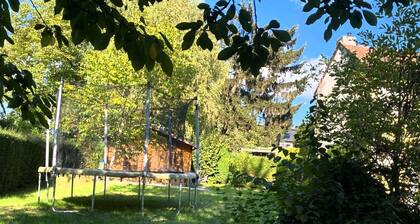 Lichtdurchflutetes Haus mit großem Garten