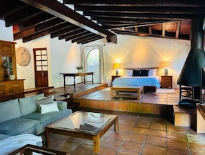 Premium Single Room | Blackout drapes, iron/ironing board, free WiFi, bed sheets - Villa Tatala hotel boutique (Tepoztlán)