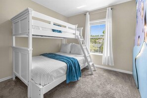 3 slaapkamers, een strijkplank/strijkijzer, wifi, beddengoed