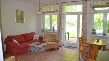 智能电视、书、音乐库