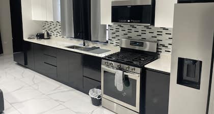 Llanos Residences Modern Executive 6 Bedroom 6 Bathroom