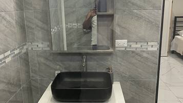 淋浴设施、毛巾