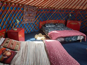 1 bedroom, bed sheets - Eco Glamping immersed in nature, ideal for family holidays andromantic getaways! (Whitegate)
