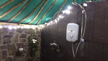 Articles de toilette écologiques, savon, shampoing