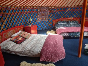 1 bedroom, bed sheets - Eco Glamping immersed in nature, ideal for family holidays andromantic getaways! (Whitegate)