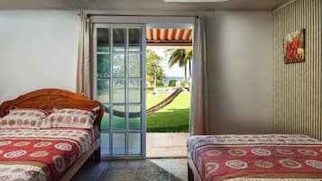 3 bedrooms, desk, iron/ironing board, free WiFi