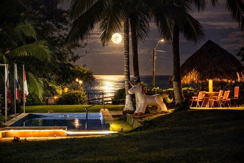 DRONES PEDASI RANCH - BEACHFRONT, POOL, 3BRM - 5BATH + Whales Watching & Fishing