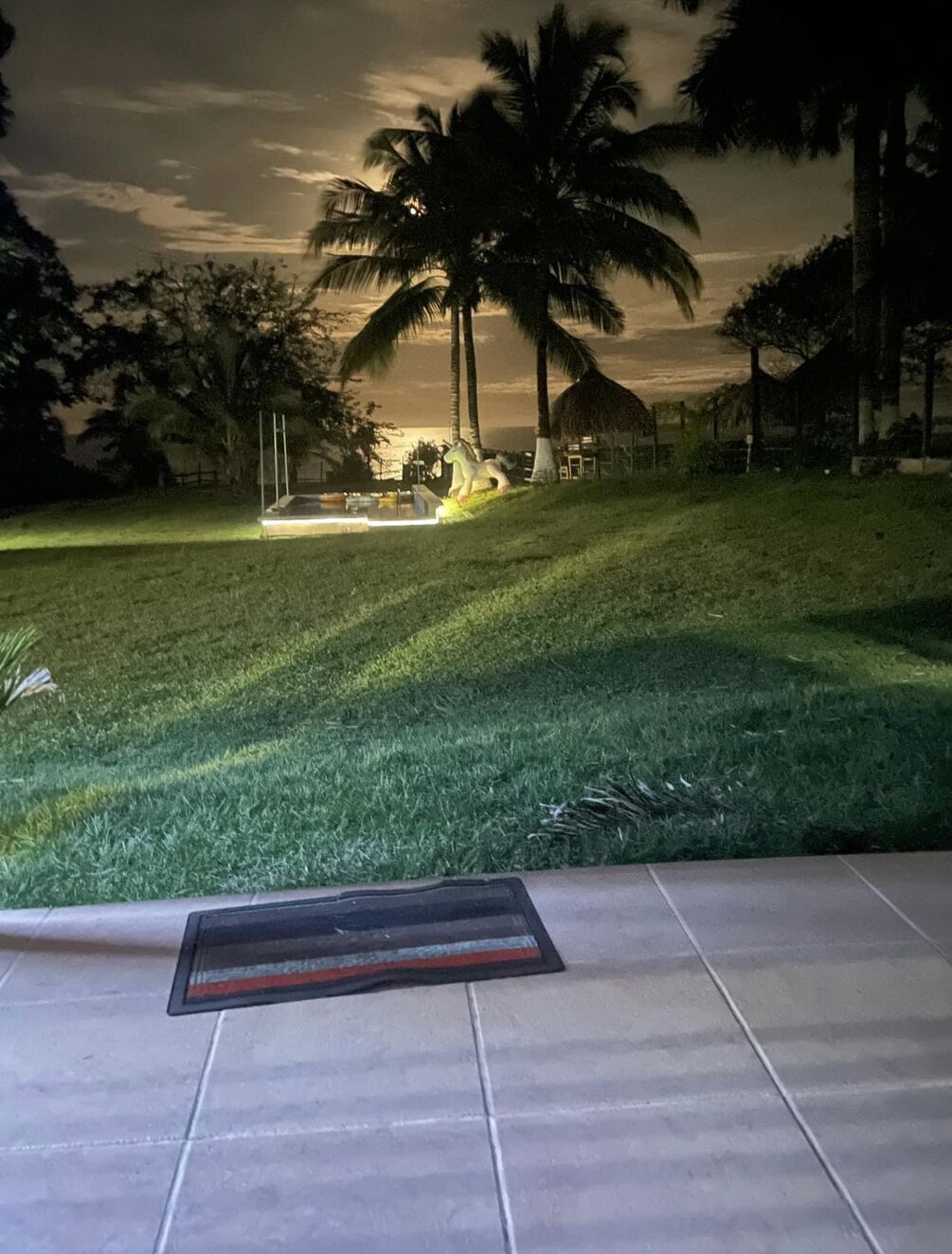 المنطقة المحيطة بالمنشأة