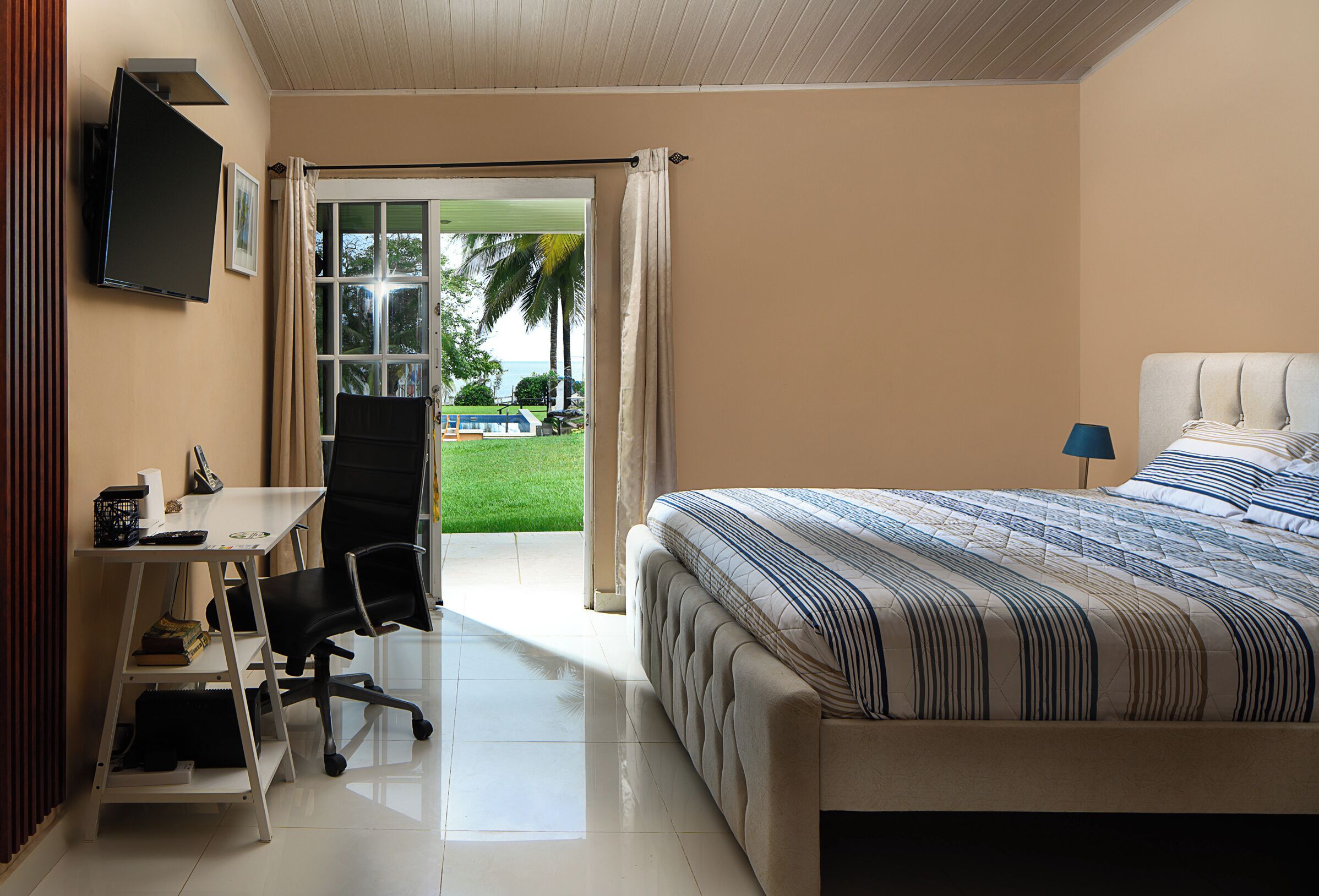 3 bedrooms, desk, iron/ironing board, free WiFi