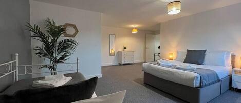 3 bedrooms, iron/ironing board, free WiFi