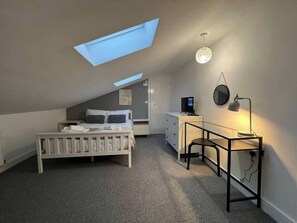 3 bedrooms, iron/ironing board, free WiFi