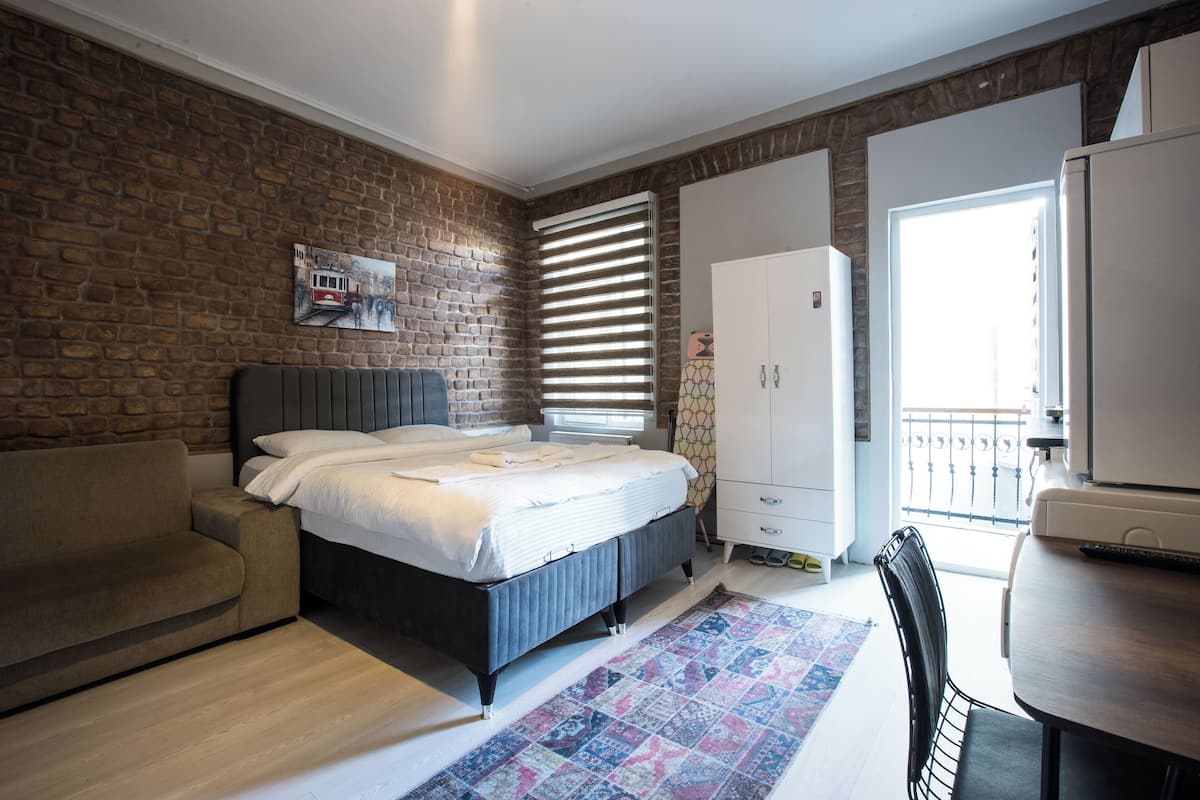 Comfort Studio, 1 Queen Bed with Sofa bed, City View | Premium bedding, desk, laptop workspace, soundproofing