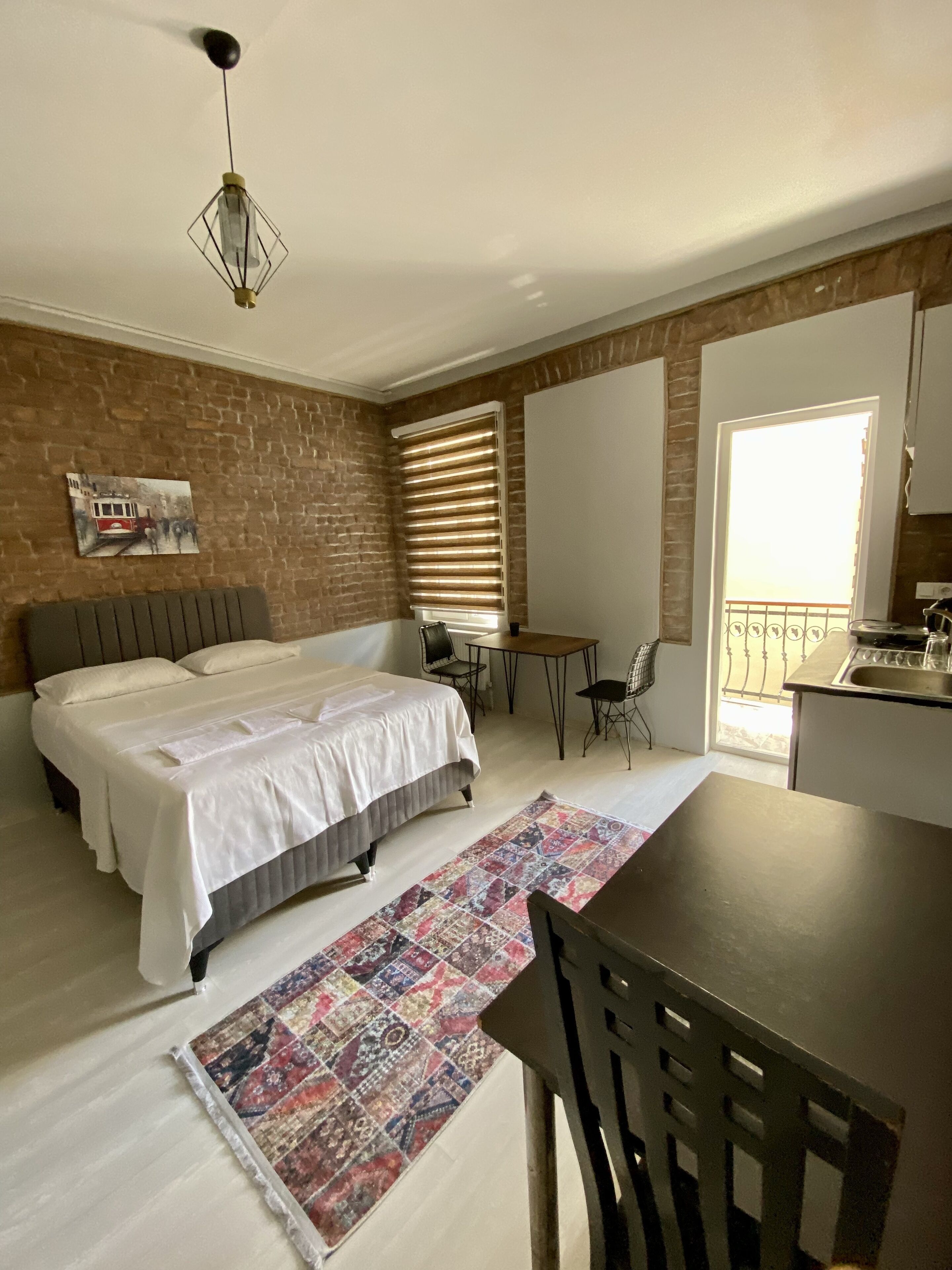 Estudio Confort, 1 cama de matrimonio con sofá cama, vistas a la ciudad | Ropa de cama de alta calidad y escritorio