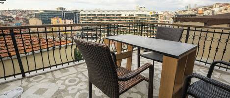 Panoramic Condo | City view