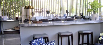 Gated duplex for up to 12 people with pool, FO internet, hot water