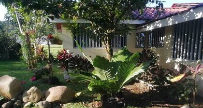 Gated duplex for up to 12 people with pool, FO internet, hot water