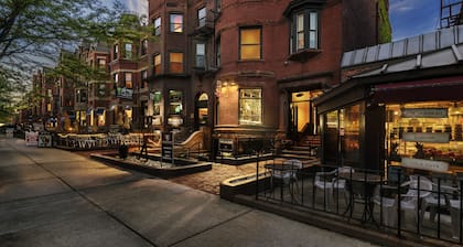 Maverick Suites at 245 Newbury St