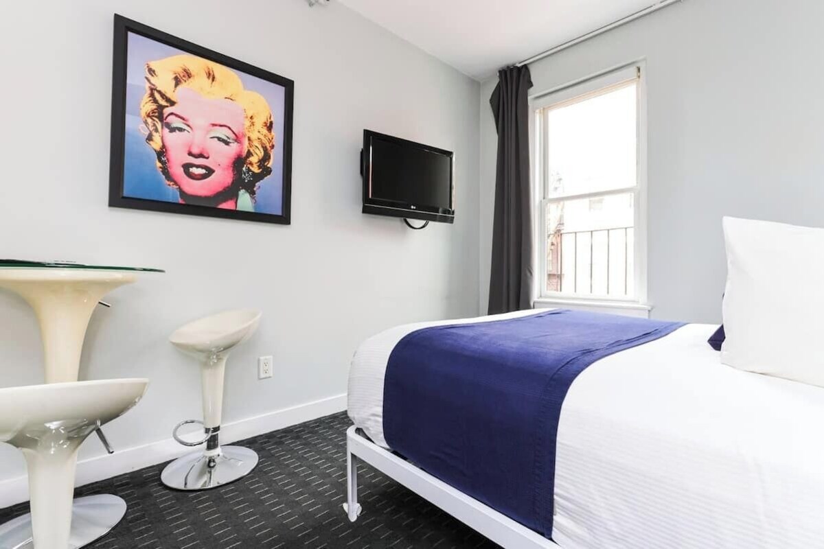 Free WiFi, bed sheets