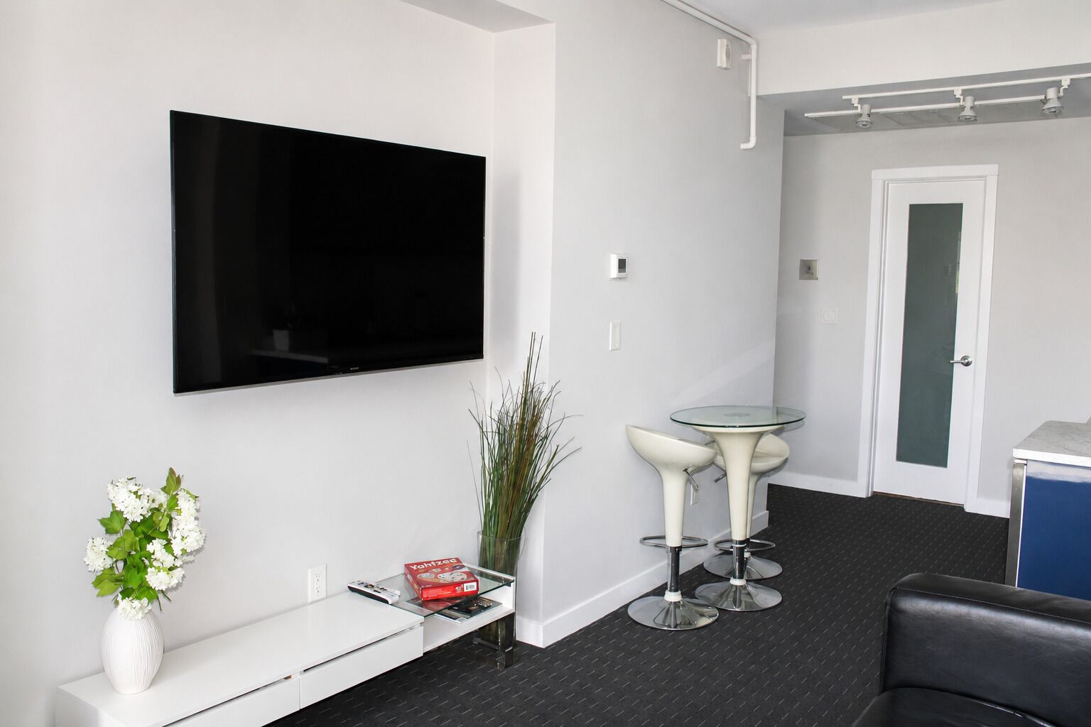 Habitación estándar | Zona de estar | Una televisión de pantalla plana