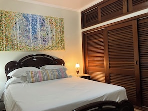 5 habitaciones, tabla de planchar con plancha y wifi gratis