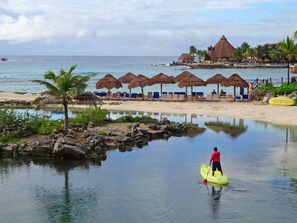 Beach nearby, sun loungers, beach towels