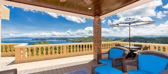 Bella Vista – Casa Q • 2 BR Penthouse Retreat • Rooftop Terrace & Ocean Views • 5 Guests