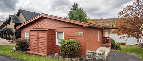 House (3 Bedrooms) | Exterior