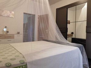 3 bedrooms, WiFi, bed sheets - Large house 2 minutes from the beach, 3 bedrooms, 2 bathrooms, sea-mountain view (KANI-KELI)