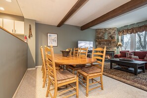 Dining - Villages of the Wisp 25 Liftside (McHenry)